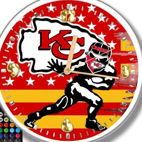 Chiefs football clock - Picture 2 of 3